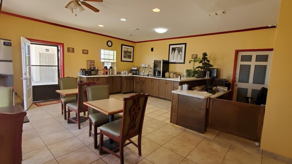 La Bonita Inn And Suites - photo 20