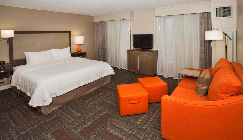 Hampton Inn & Suites Valdosta Conference Center - photo 17
