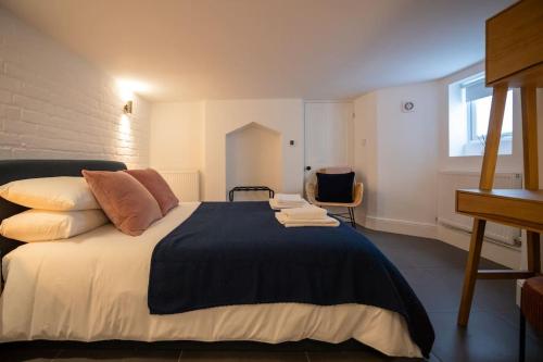 Hereford Clifton Villa Beautifully Presented House Located A Short Walk From City Centre Sleeps 6 Guests Perfect For Exploring Hereford Hosted By RENTMYHOUSE — 4-Star Luxury Hotel in Hereford, United Kingdom