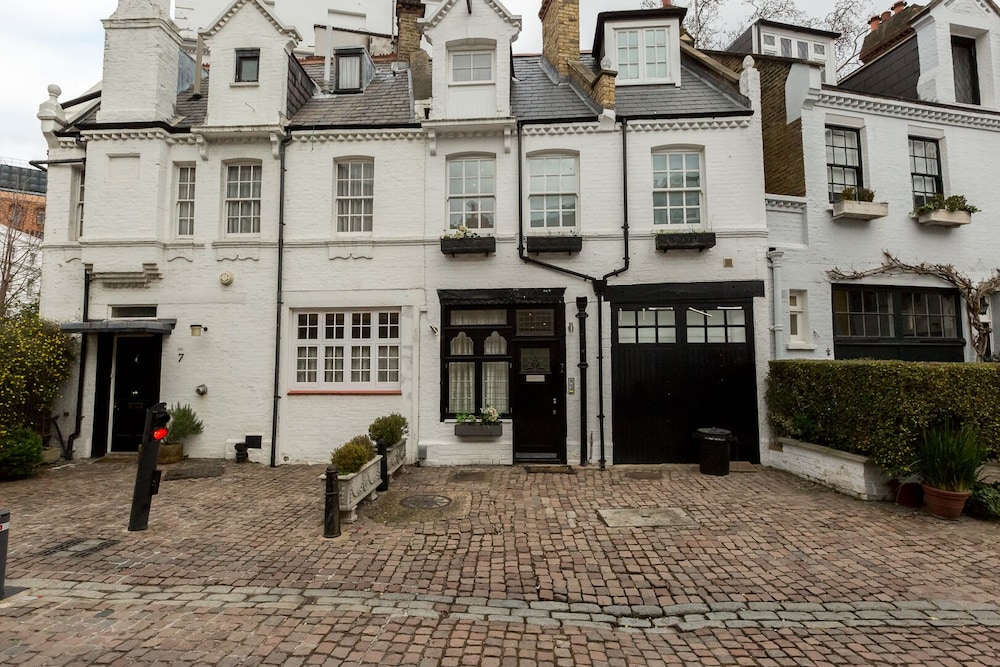 Gorgeous house in the heart of Chelsea — 4-Star Luxury Hotel in London, United Kingdom