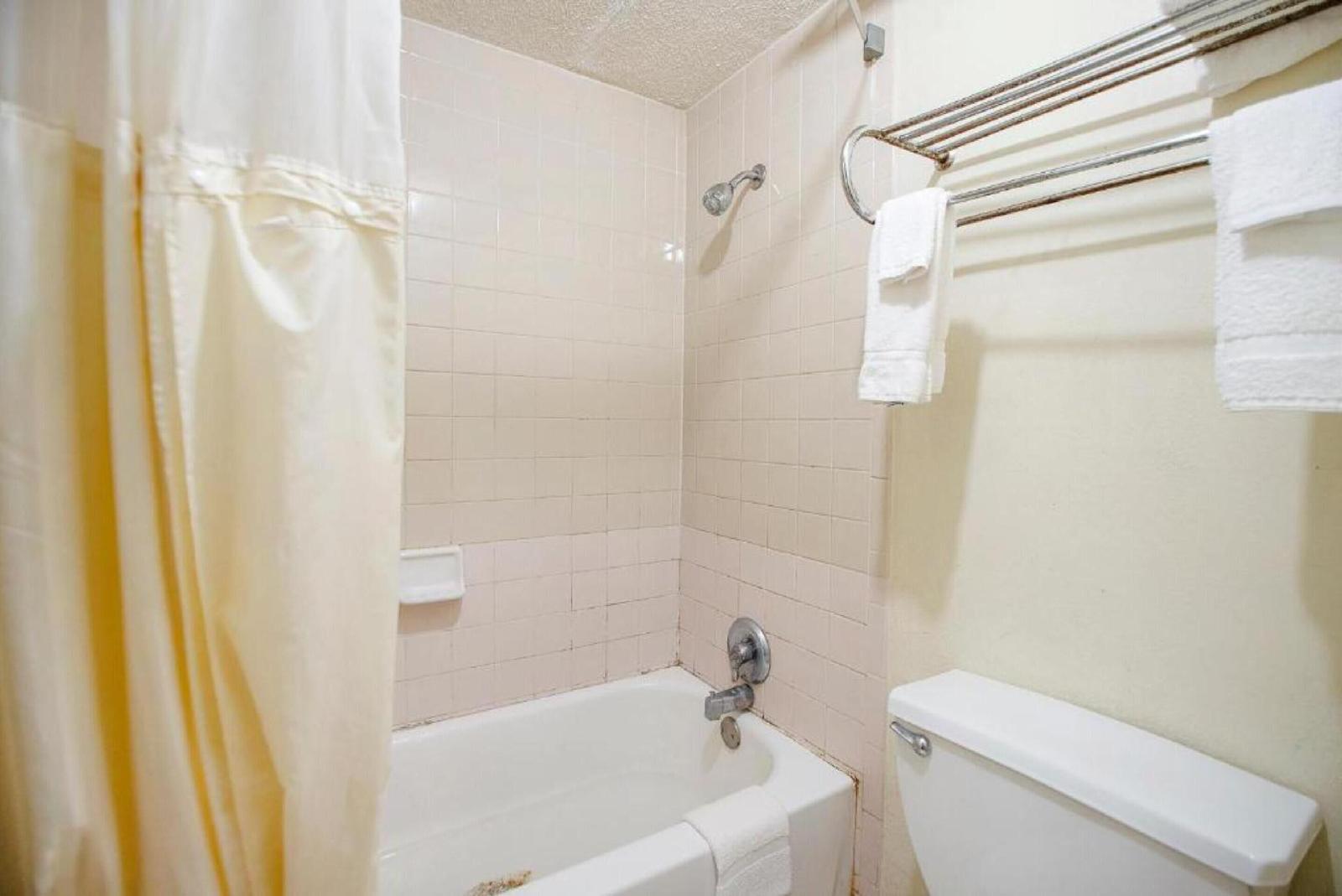 Hotel O Daylight Inn Elkhart I 90 IN - photo 34
