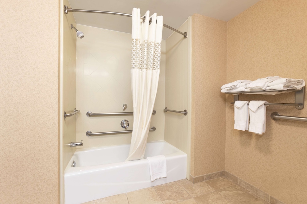 Hampton Inn & Suites Greenfield - photo 29