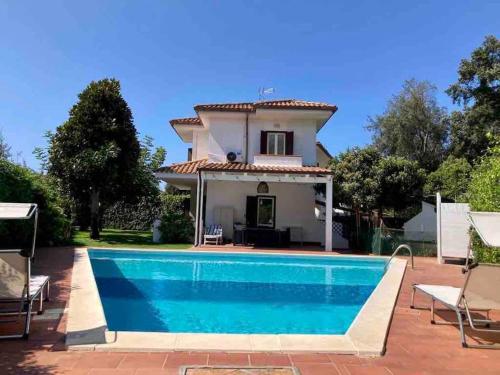 Villa Eleonora con piscina privata a Sabaudia — 4-Star Luxury Hotel in Sabaudia, Italy