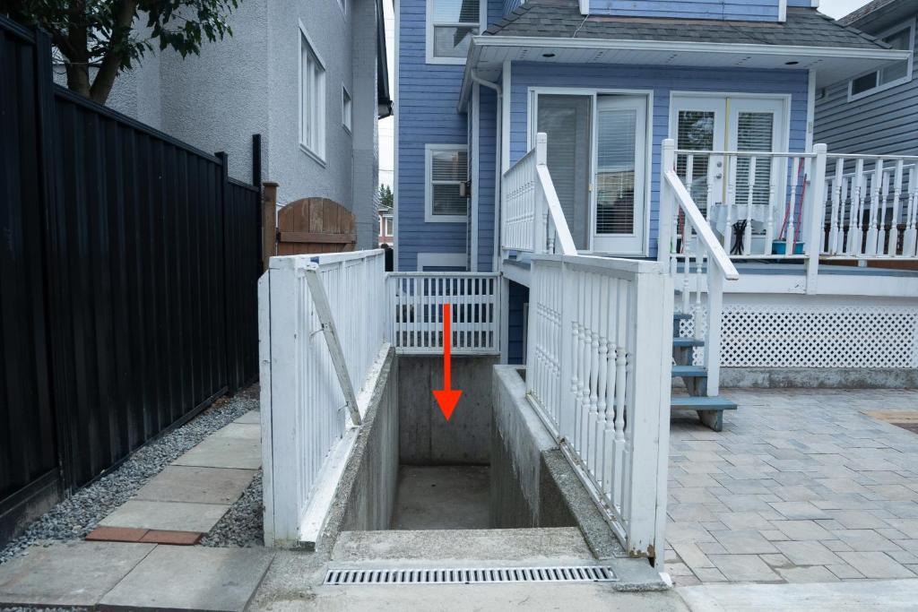 Lovely 1BR Secondary suite with Separate entrance — New Westminster — photo 2