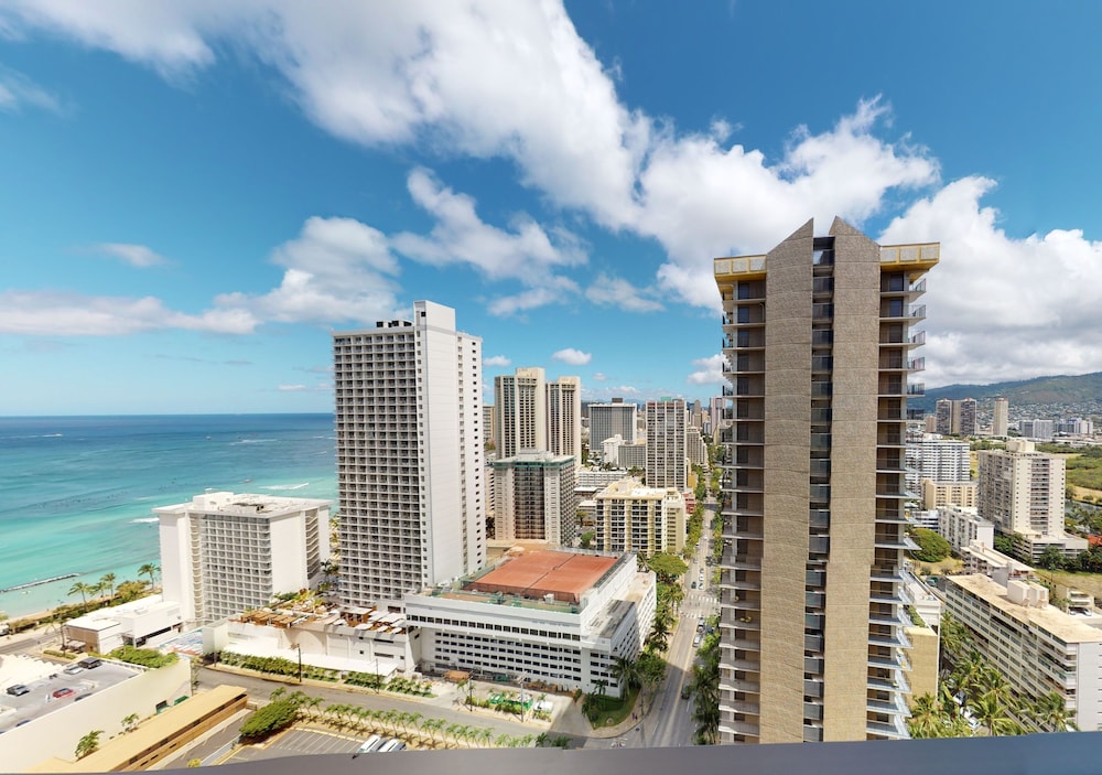 Artsy 32nd Floor Condo with Modern Furnishings & Gorgeous Ocean Views by Koko Resort Vacation Rentals - photo 31