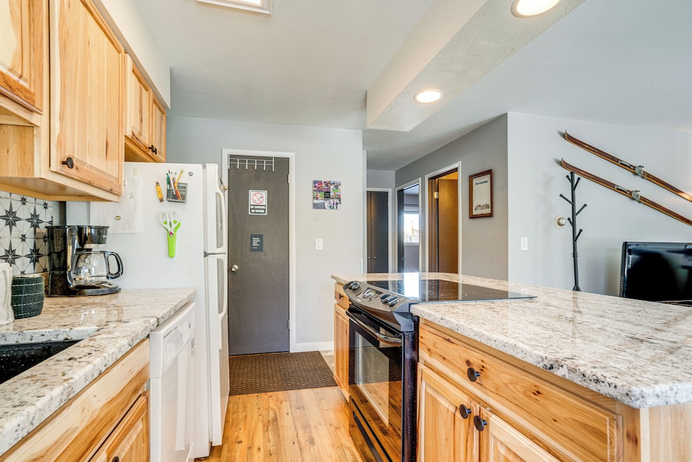 7 Mi To Ski Resort Dillon Condo with Mtn Views - photo 12