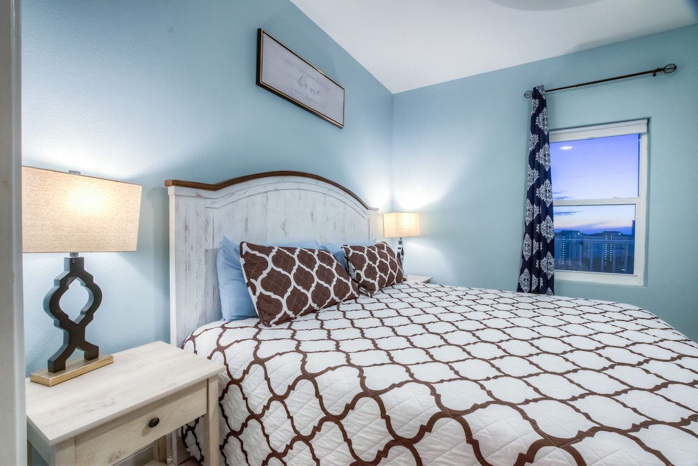 Laketown Wharf Resort by Aneliya's Rentals - photo 208