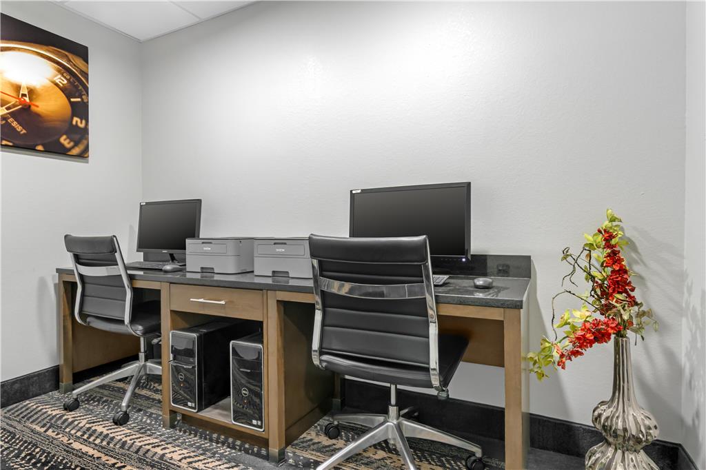 Best Western Plus Washington Hotel - photo 26