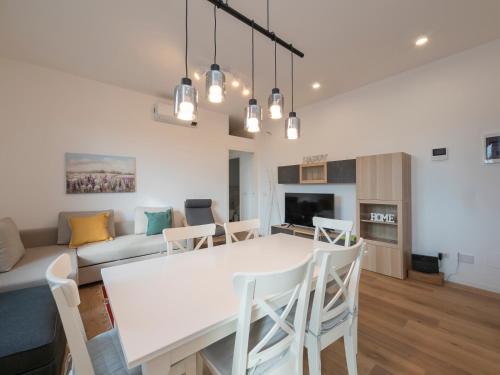 IHost Flat Giambellino 131 2 — 4-Star Luxury Hotel in Milan, Italy