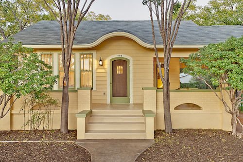 All Seasons Main Street Retreat in Fredericksburg, United States