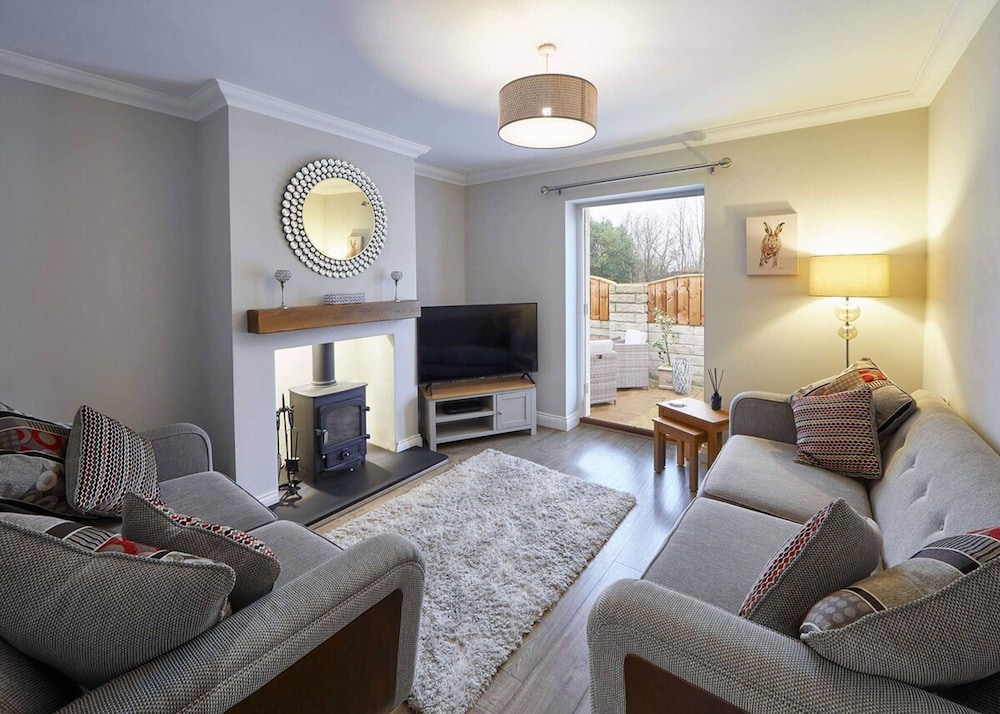 Host & Stay Lowcross Cottage — 4-Star Luxury Hotel in Guisborough, United Kingdom