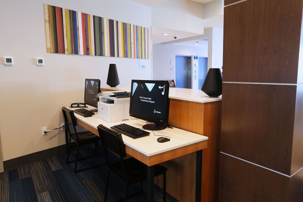 Holiday Inn Express & Suites Houston IAH Beltway 8 by IHG - photo 67