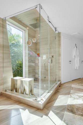 Villa Loggia Oasis Luxurious 6BD 7BA with Resort Style Pool - photo 83