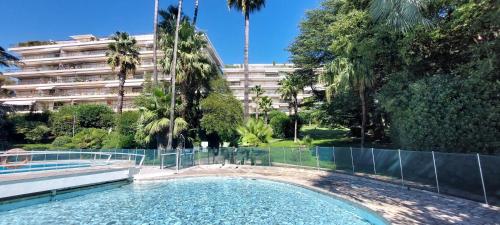 Le Panoramique Cannes City Centre Sea View Swimming Pool Free Parking - carbon neutral hotel in Cannes