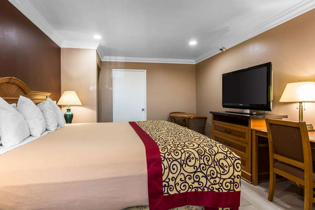 Rodeway Inn Cypress Buena Park - photo 10