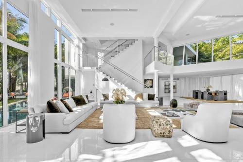 Villa Loggia Oasis Luxurious 6BD 7BA with Resort Style Pool - photo 36