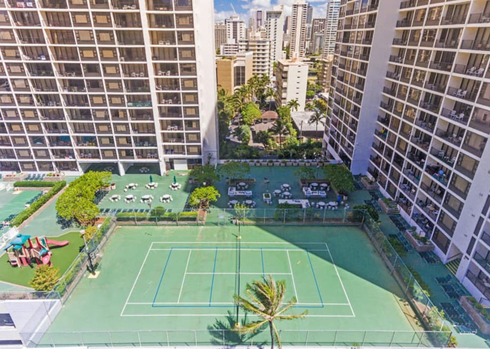 Waikiki Banyan Pool View Tower 1 Suite 707 - photo 11
