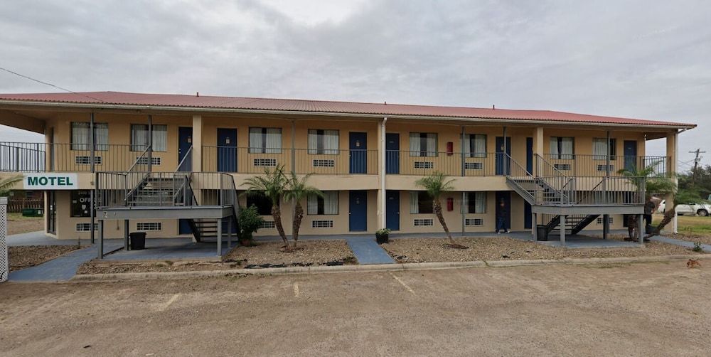 Pharr Executive Inn - photo 4