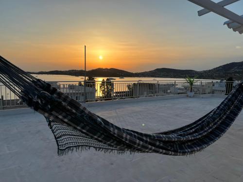 Athens Palaia Fokaia Entire Flat 2 Bedrooms with Panoramic Sea Views And a Massive Veranda Only Steps Away From the Beach And Amenities — 4-Star Luxury Hotel in Palaia Fokaia, Greece