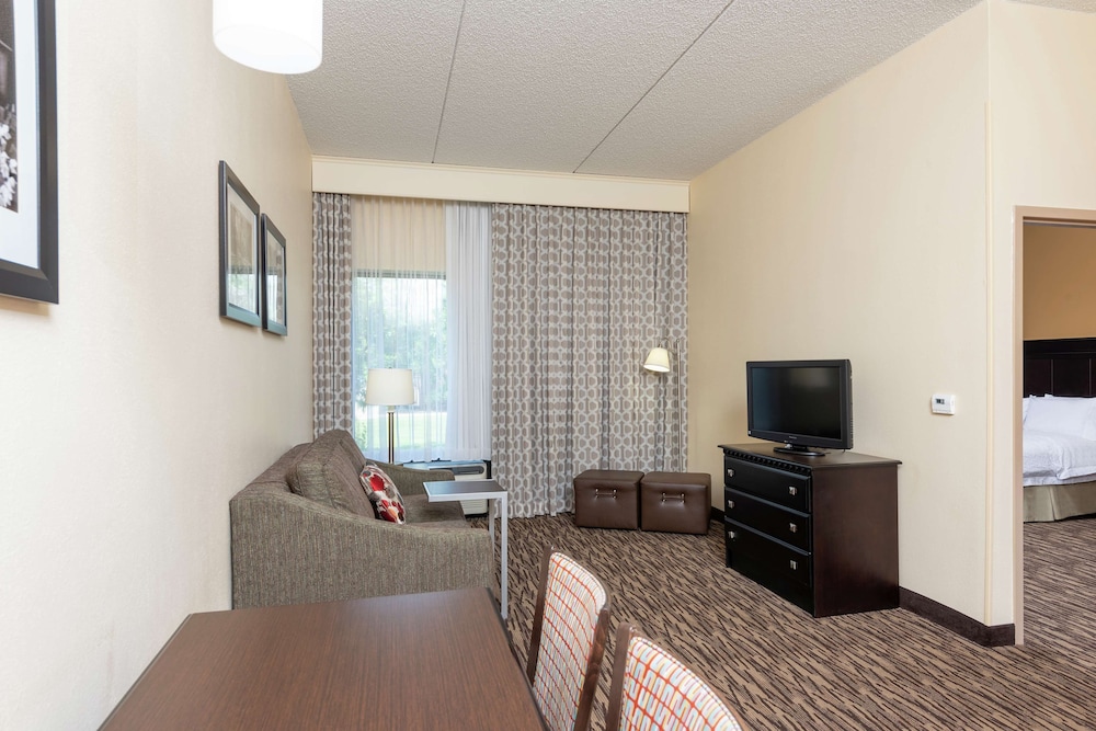 Hampton Inn & Suites Cleveland Airport Middleburg Heights - photo 28