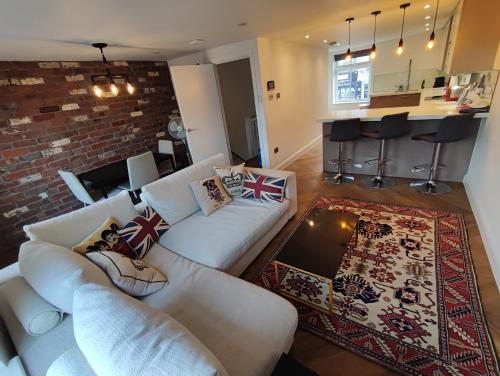 Modern 2 Bedroom Flat with private outdoor terrace — 4-Star Luxury Hotel in London, United Kingdom