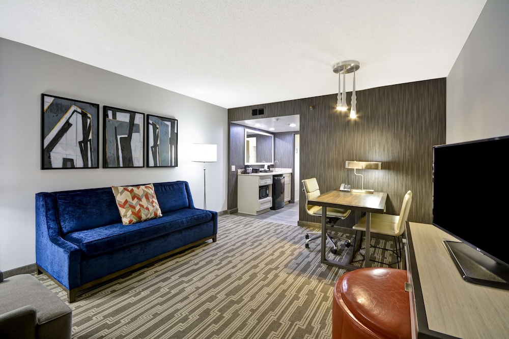 Embassy Suites Hotel Charlotte - photo 18