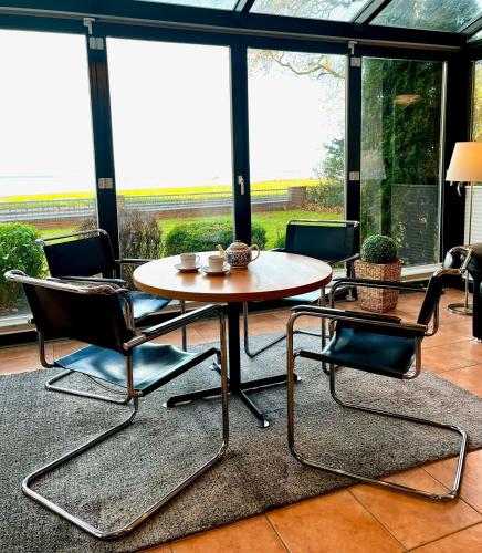 Haus Meeresblick EG An der Rennweide 18 100qm — 4-Star Luxury Hotel in Varel, Germany