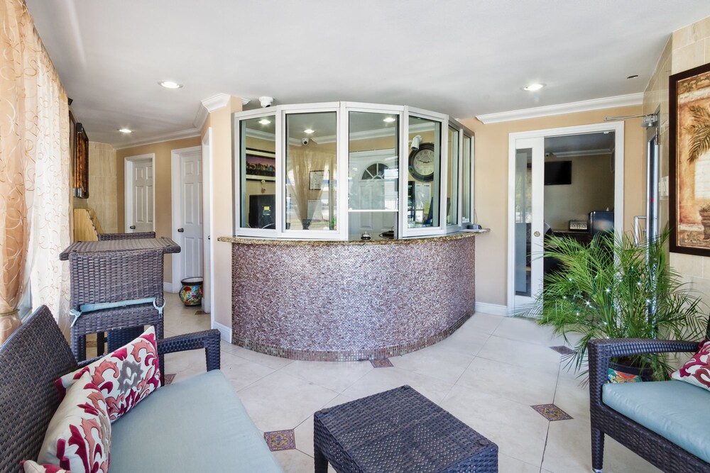 Sun and Surf Inn - photo 2