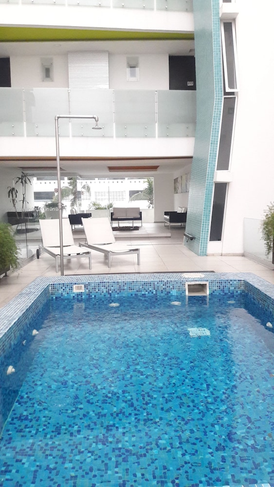 Indoor/outdoor pool