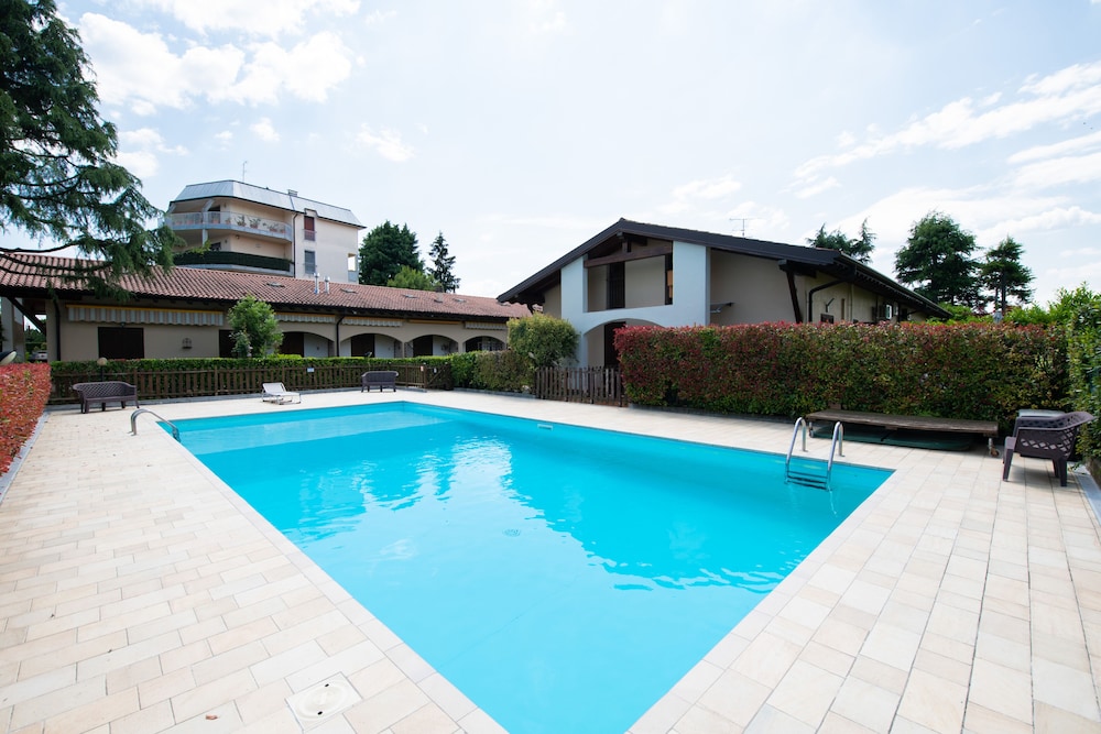 The Three Moons Apartment — 4-Star Luxury Hotel in Peschiera Del Garda, Italy