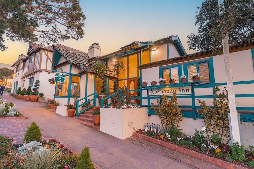 Normandy Inn - carbon neutral hotel in Carmel