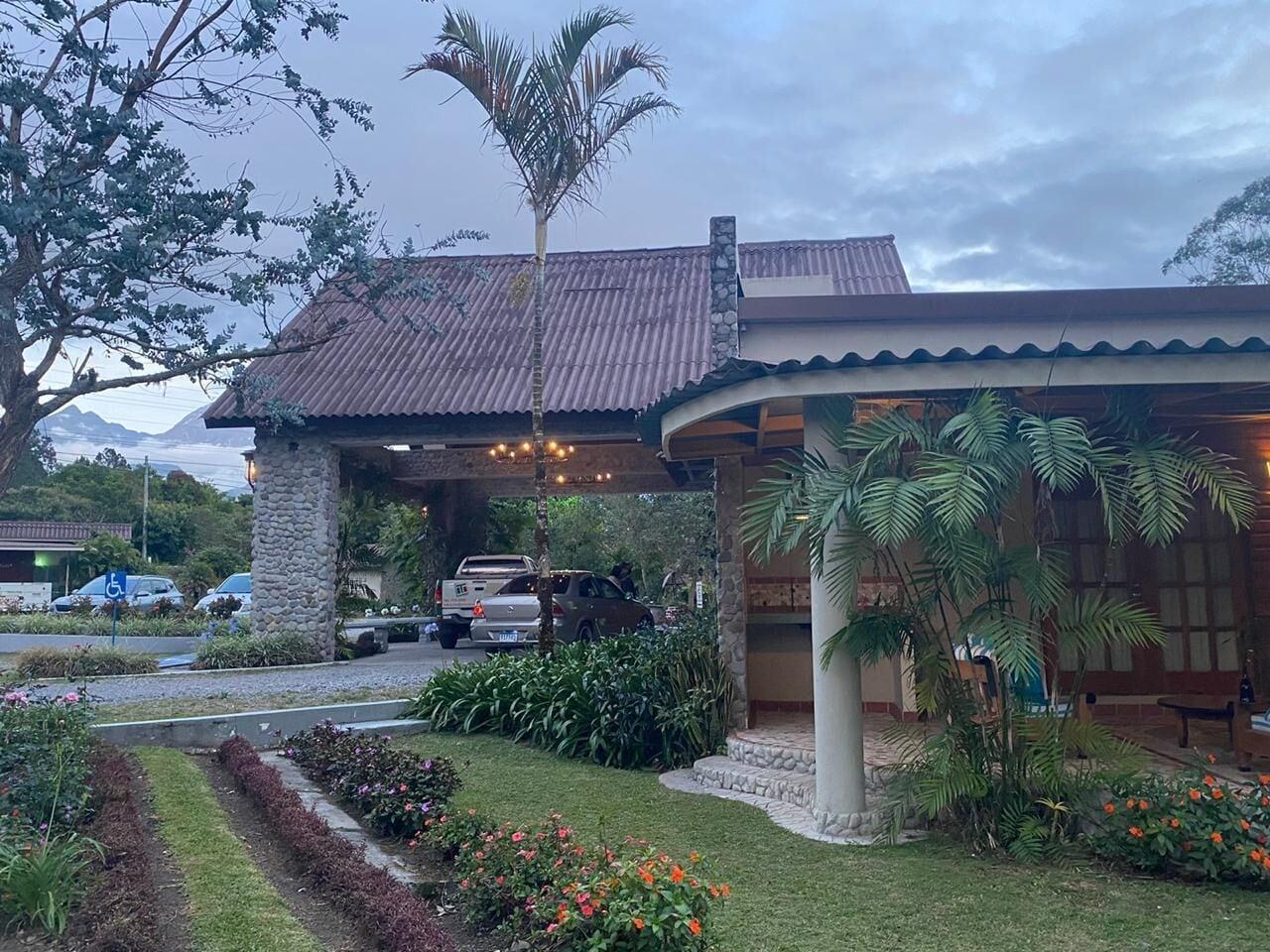 Hotel Dos Rios — hotel in Volcan