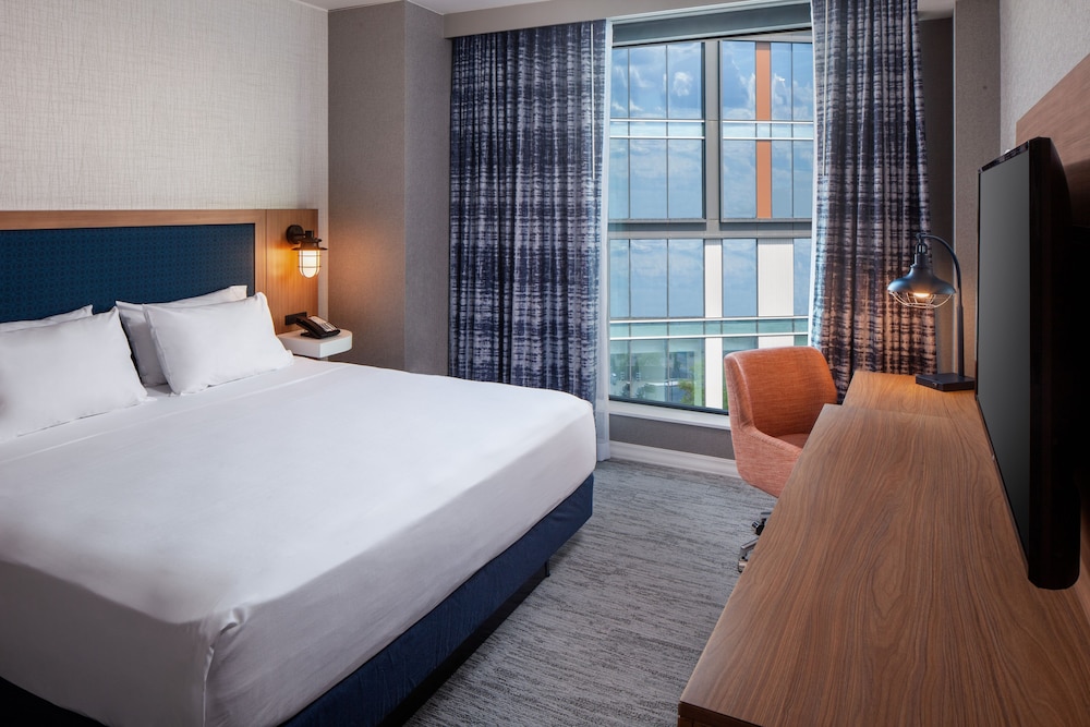 Hampton Inn Boston Seaport District - photo 6