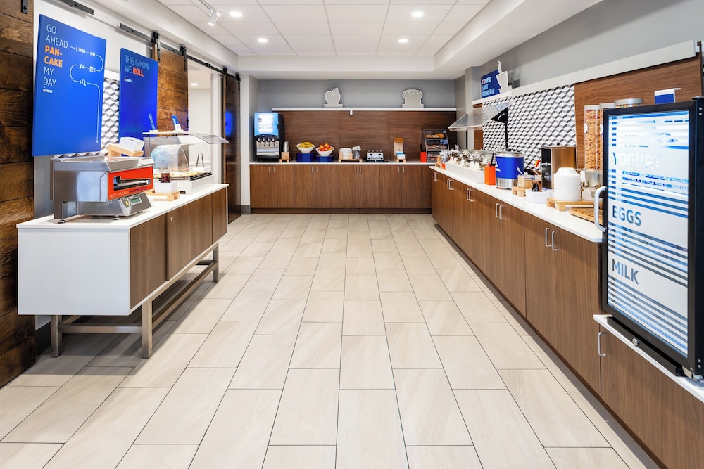 Holiday Inn Express & Suites Flowood by IHG - photo 55