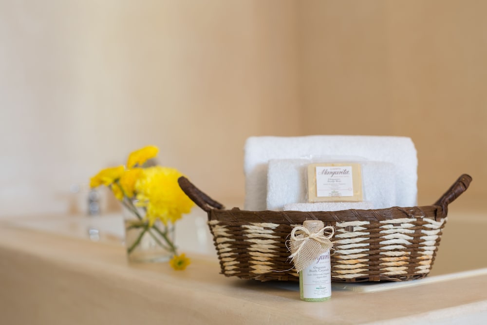 Bathroom amenities