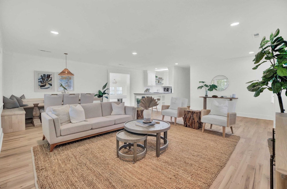 16 29th Avenue Isle of Palms Group Retreat in Isle Of Palms, United States