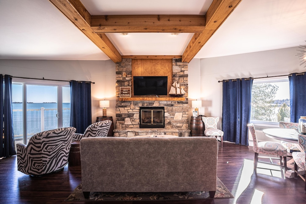 Beachfront Inn - photo 6