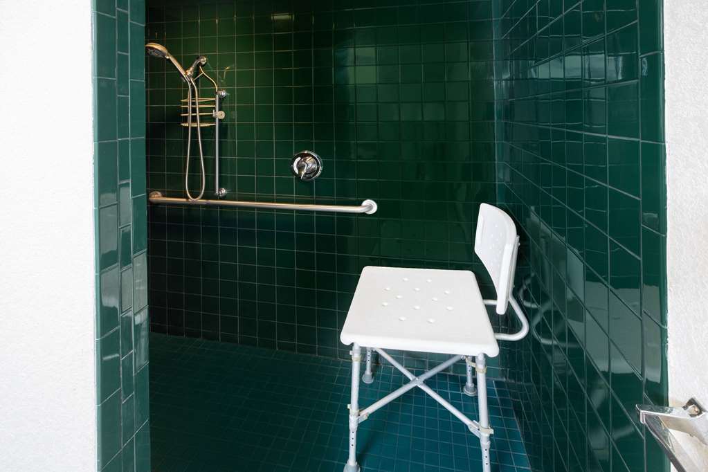 Super 8 by Wyndham Seguin - photo 11