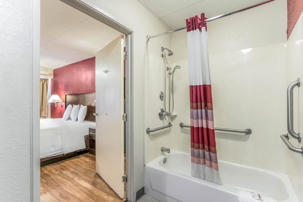Red Roof Inn Columbia MO - photo 20