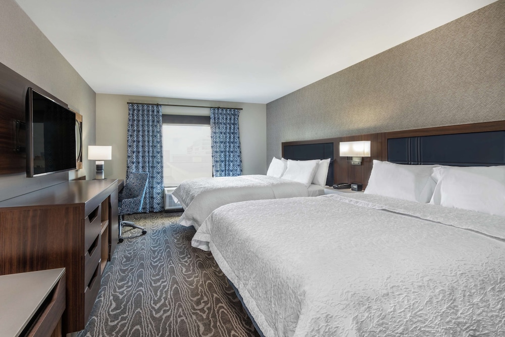 Hampton Inn & Suites Fort Wayne Downtown - photo 21