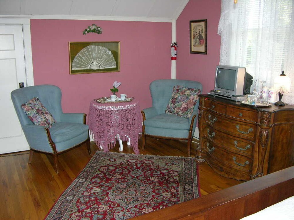 Barretta Gardens Inn - photo 19