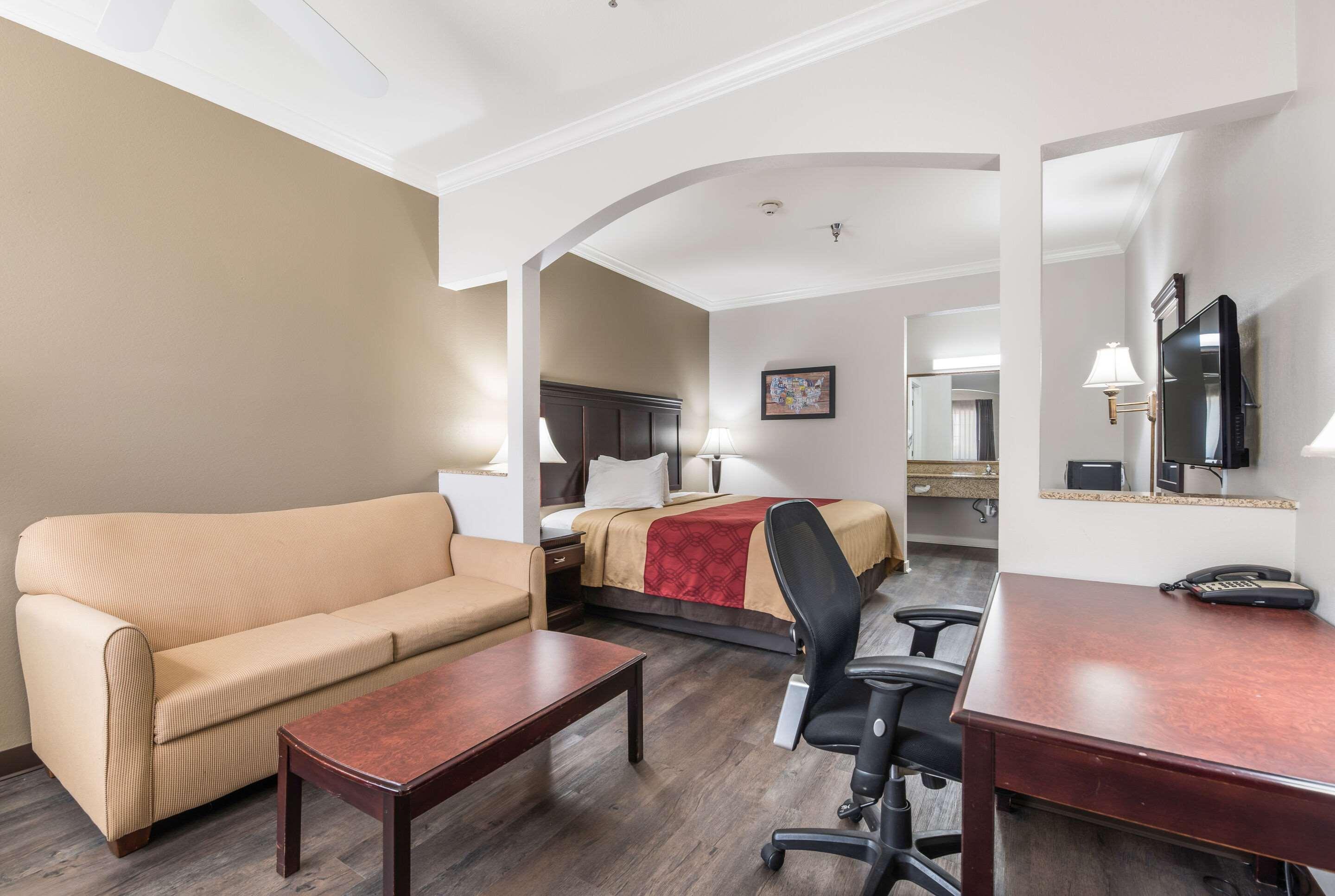 Bryant Inn & Suites - photo 25