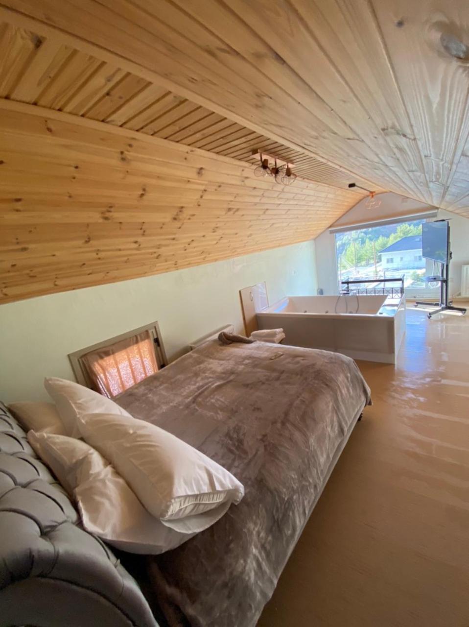 Aprosmeno Jacuzzi House 2