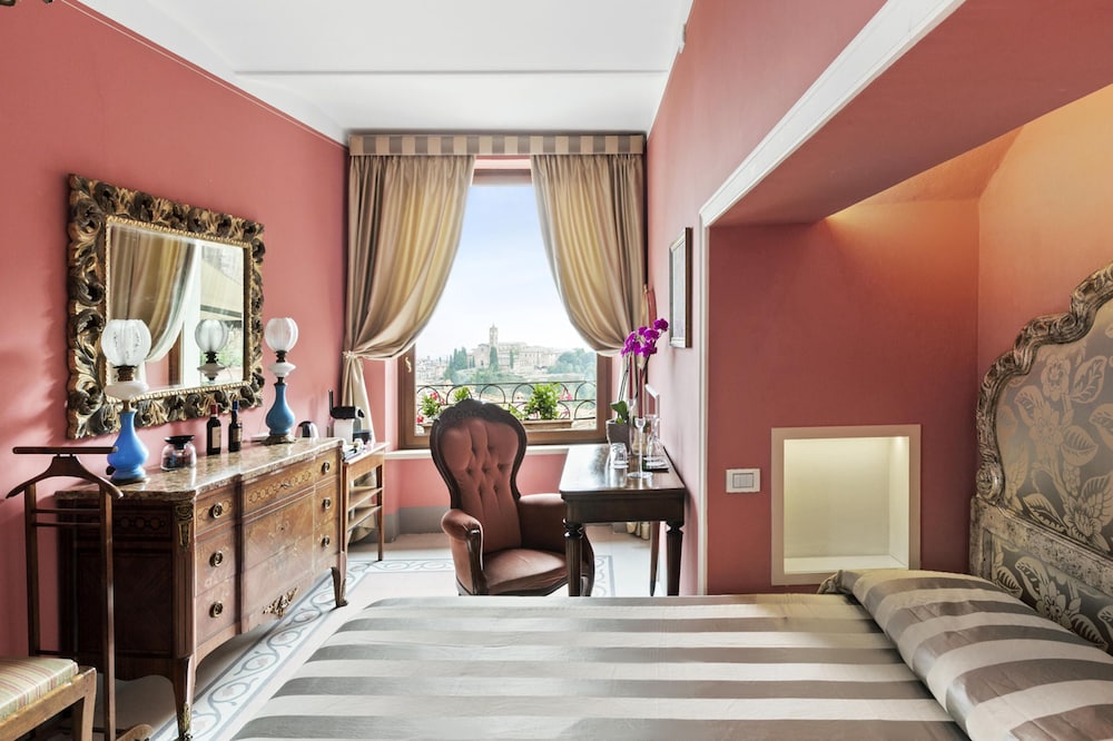 Residenza d'Epoca Palazzo Borghesi — 4-Star Luxury Hotel in Siena, Italy