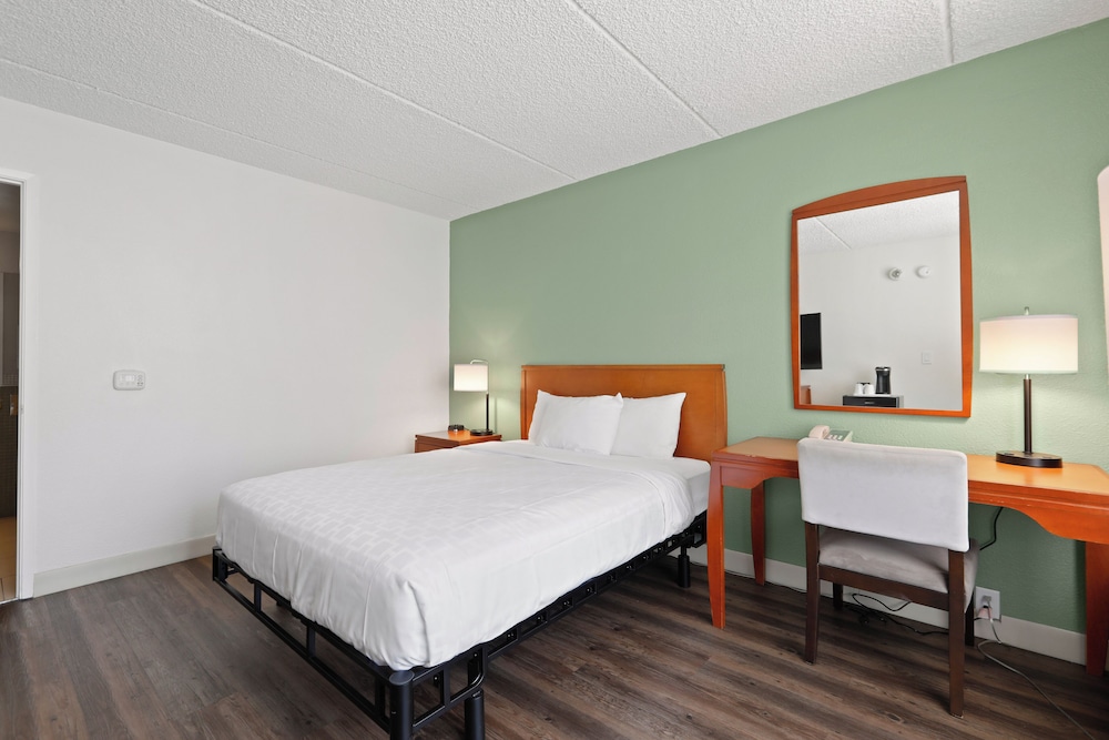 Vagabond Inn Executive Old Town - photo 9