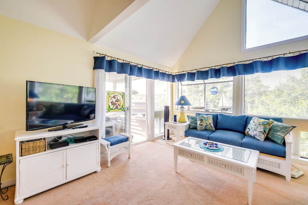 Pool Access and Close to Beach Myrtle Beach Condo — 4-Star Luxury Hotel in Myrtle Beach, United States