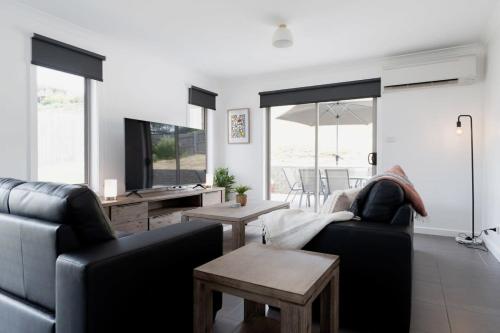 Modern Delight: Cosy Home with Parking — Invermay — photo 5