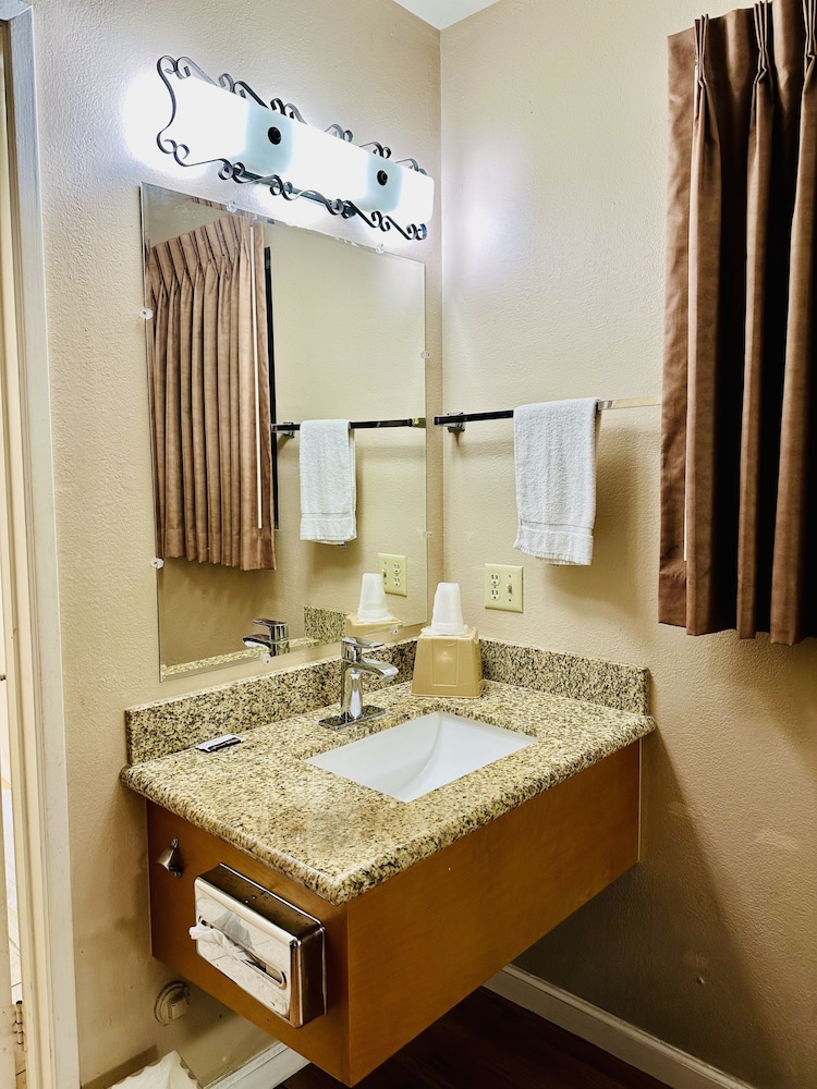 Franciscan Inn - photo 19