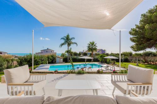 Dione Villa al Mare — 4-Star Luxury Hotel in Donnalucata, Italy