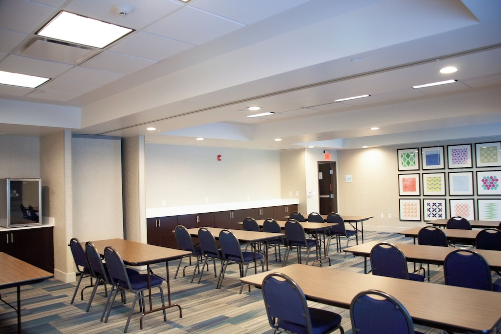 Holiday Inn Express and Suites Overland Park by IHG - photo 30